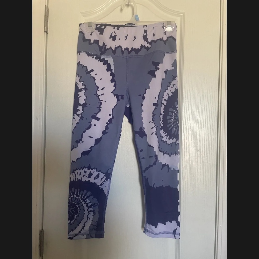 PELOTON WOMEN’S KALI LEGGINGS SIZE MEDIUM